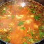 добавить мясо и зелень в суп